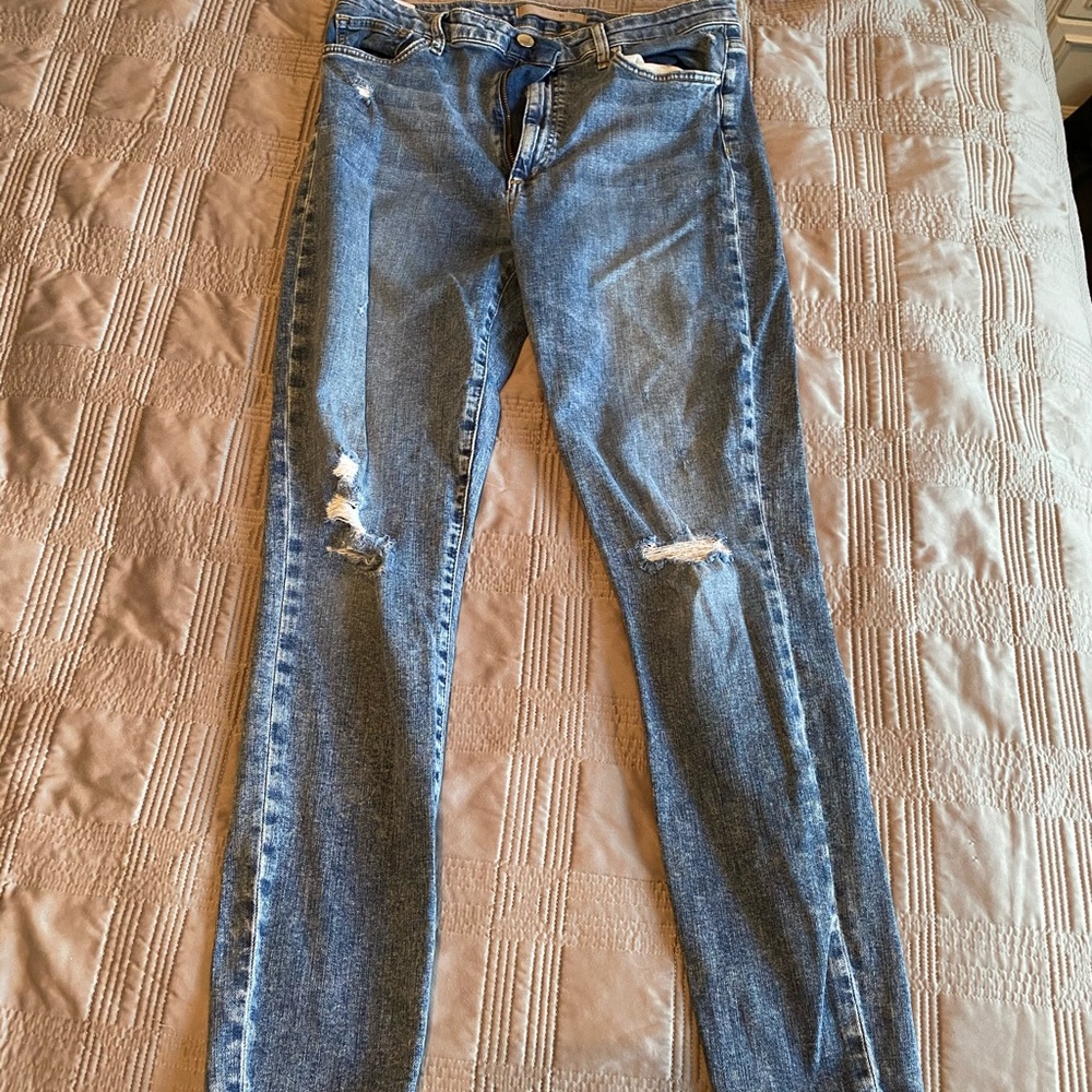 Size 32 joes jeans frayed bottoms. EUC